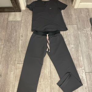 Figs LIMITED EDITION charcoal scrubs - small